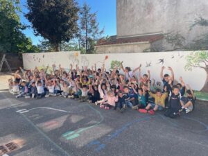 Réalisation d’une fresque pour embellir notre cour d’école